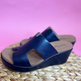 PUCKER UP WEDGES