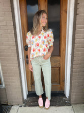 Load image into Gallery viewer, THE LISA FLORAL TOP - CREAM
