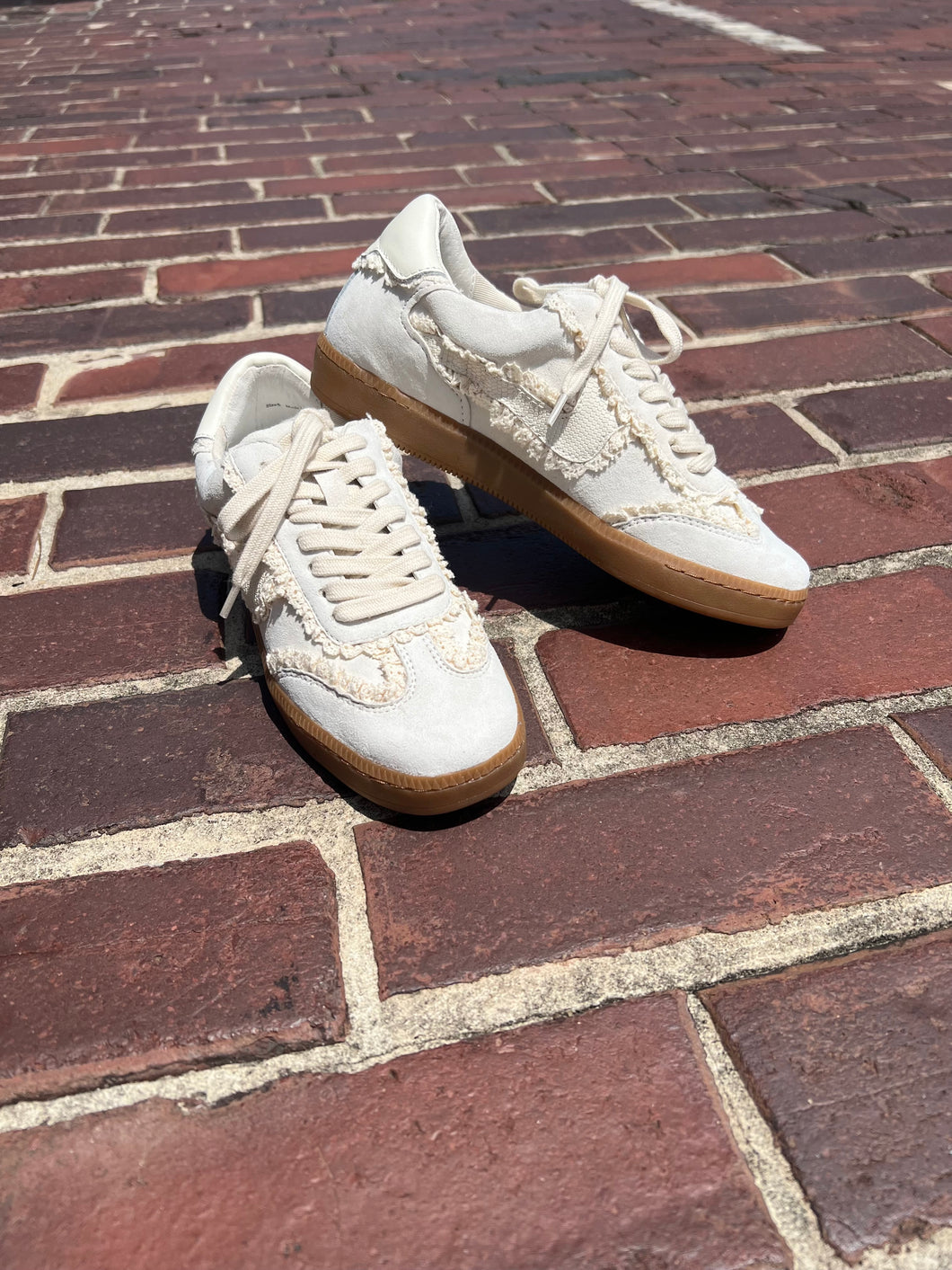 NOTICE LACE SNEAKERS BY DV