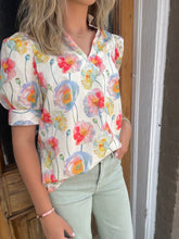 Load image into Gallery viewer, THE LISA FLORAL TOP - CREAM
