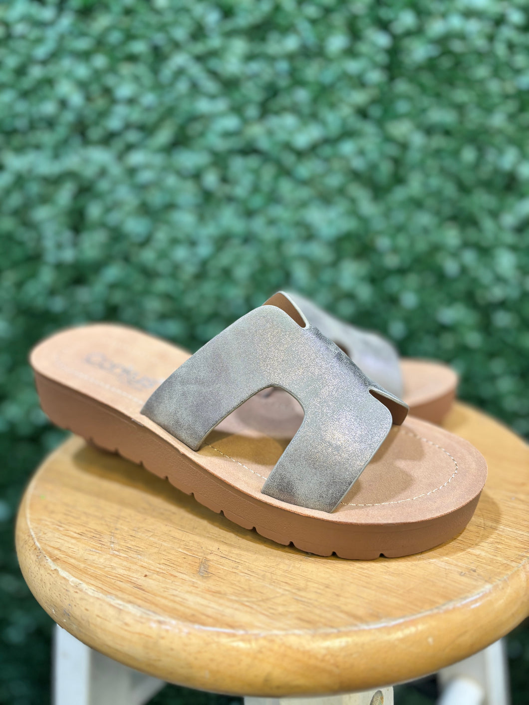 HOLD PLEASE SANDALS