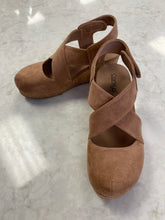 Load image into Gallery viewer, CAMEL FAUX SUEDE WEDGE
