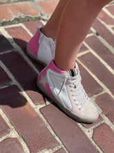Load image into Gallery viewer, ROXANNE SNEAKERS
