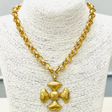 CHIC MEDALLION NECKLACE - GOLD