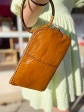 Load image into Gallery viewer, HOBO SABLE CLUTCH-WRISLET
